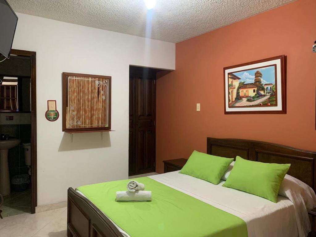 Habitación individual estándar con cama sencilla y baño privado